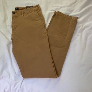 American Eagle 360 Extreme Flex Khaki Pants